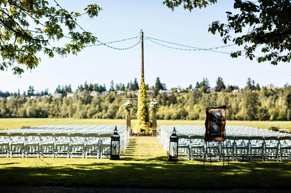   Kelley Farm I Bonney Lake, WA   Creating the perfect backdrop for your wedding day has been our passion for over ten years. From our beautiful farm fields to our rustic barn, every detail of our venue has been crafted with the special needs of brides in mind.  Here you will find privacy, beautiful grounds, ample room for your guests, indoor and outdoor ceremony sites, a charming bridal cottage, plenty of parking, and exemplary service from our staff. We take pride in knowing that countless couples have had their happiest days spent at the Kelley Farm.  We offer the perfect countryside backdrop for your most memorable moments without sacrificing comfort and convenience. Our wedding barn is fully updated with heated floors, modern bathrooms and AV equipment.  Your guests will find hotels nearby, as well as retail stores and easy access to main highways. 