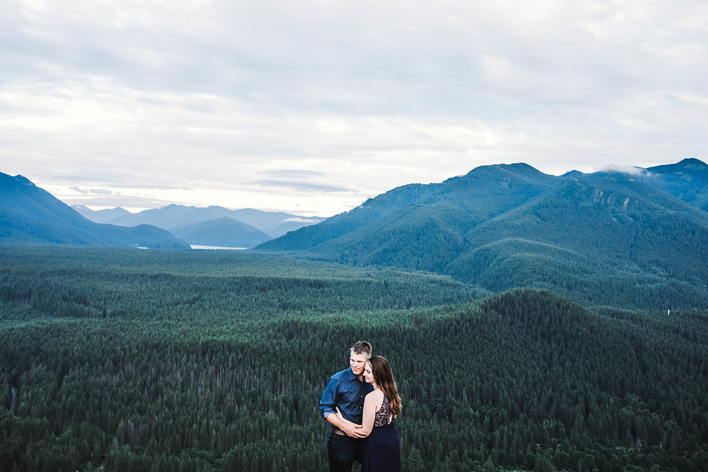 Couple standing on top of the Rattlesnake Ridge Cliff